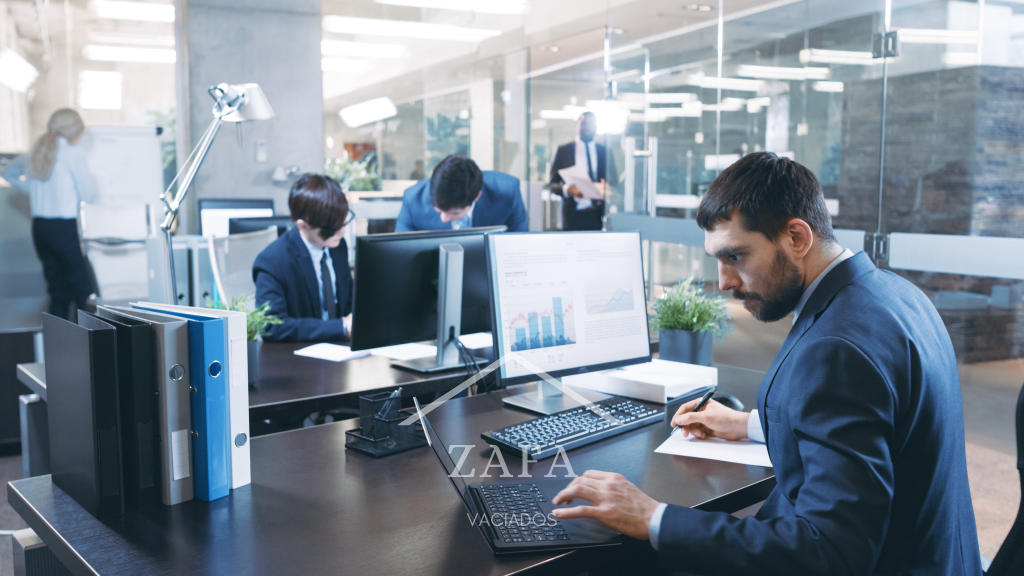 ¿Necesitas vaciar tu oficina en Estany? Nuestro servicio de vaciado de oficinas y despachos lo hace fácil y sin estrés